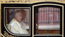 König Charles III. in der Kutsche – erster Blick auf den Krönungs-Look