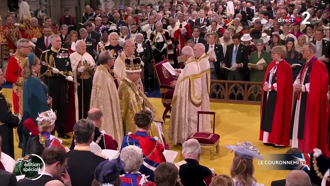 Le prince de Galles, William, fait allégeance à son père désormais couronné, le roi Charles III