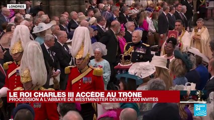 Charles III et Camilla font leur entrée dans l'abbaye de Westminster devant 2 300 invités