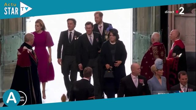 Couronnement de Charles III : le prince Harry souriant aux côtés de ses cousines pour son arrivée