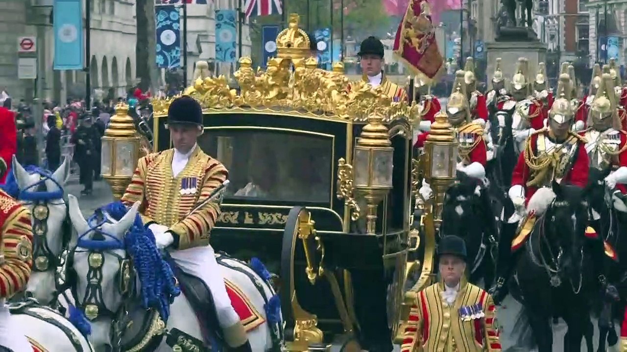 Charles III. und Camilla treffen zur Krönungszeremonie ein
