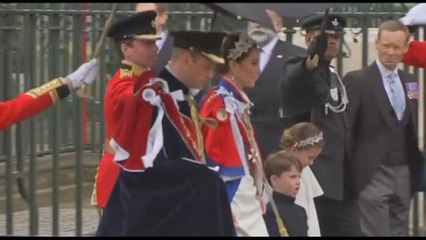 Carlo III, William e Kate a Westminster con i bambini