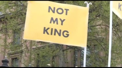 Carlo III, a Londra anche i contestatori: "Voglio la repubblica"