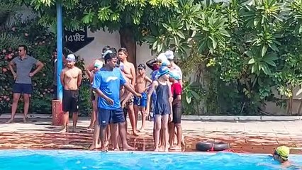 Watch video : सिंधी काउंसिल के समर कैंप में बच्चे सीख रहे स्विमिंग,बैडमिंटन