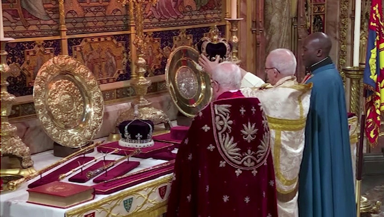 Moment Charles is crowned King at coronation | King Charles III Coronation