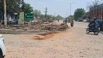 औद्योगिक क्षेत्र में खुदी सडक़, फैक्ट्रियों में देरी से पहुंच रहे कर्मचारी