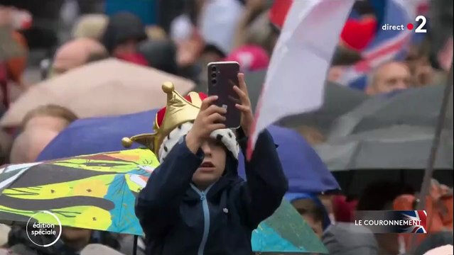 Le roi Charles III et la reine Camilla se présentent au balcon de Buckingham