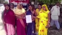 अंबेडकरनगर: लाखों रुपए की ठगी का शिकार हुई महिलाएं,एसपी से की शिकायत