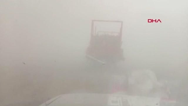 Kum fırtınası Konya'nın Ereğli ve Karapınar ilçelerinde etkili oldu