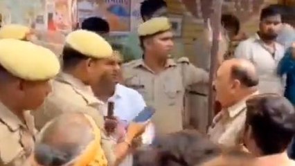चंदौली में पूर्व चेयरमैन के बेटे को सीओ ने मारा सरेराह थप्पड़, देखिए वायरल वीडियो