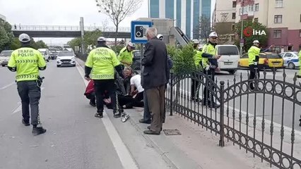 Otomobilin çarptığı kadına ilk müdahaleyi yoldan geçen doktor yaptı