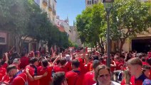 Final Copa del Rey 2023: Cientos de aficionados de Osasuna invaden el centro de Sevilla