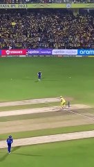 धोनी ने ​बनाया विजयी रन तो झूम उठा स्टेडियम