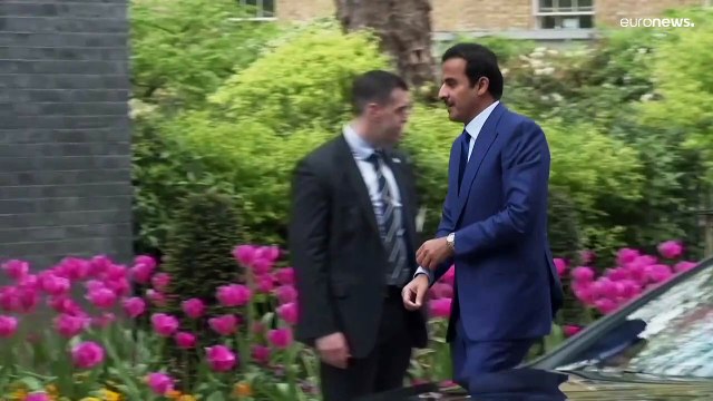 لماذا أثار لقاء رئيس الوزراء البريطاني مع أمير قطر جدلا واسعا في العالم العربي؟