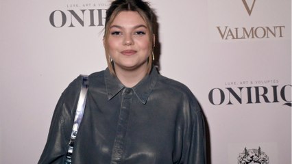 Voici - "J’étais la petite fille bizarre" : Louane se confie sur son "handicap" qui l’a suivie durant l'enfance
