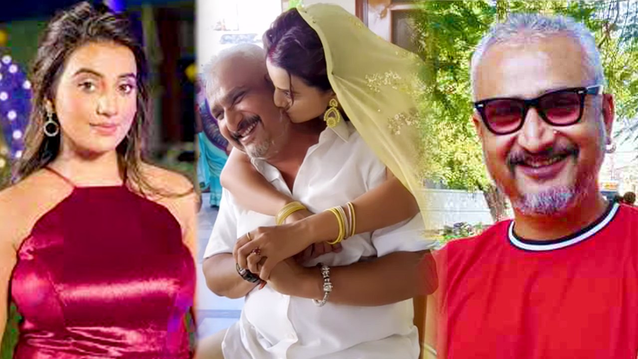 Akshara Singh द्वारा Awdhesh Mishra  किस करने पर फैन ने किया अभ्रद कमेंट, यूजर्स ने क्लास लगा दी