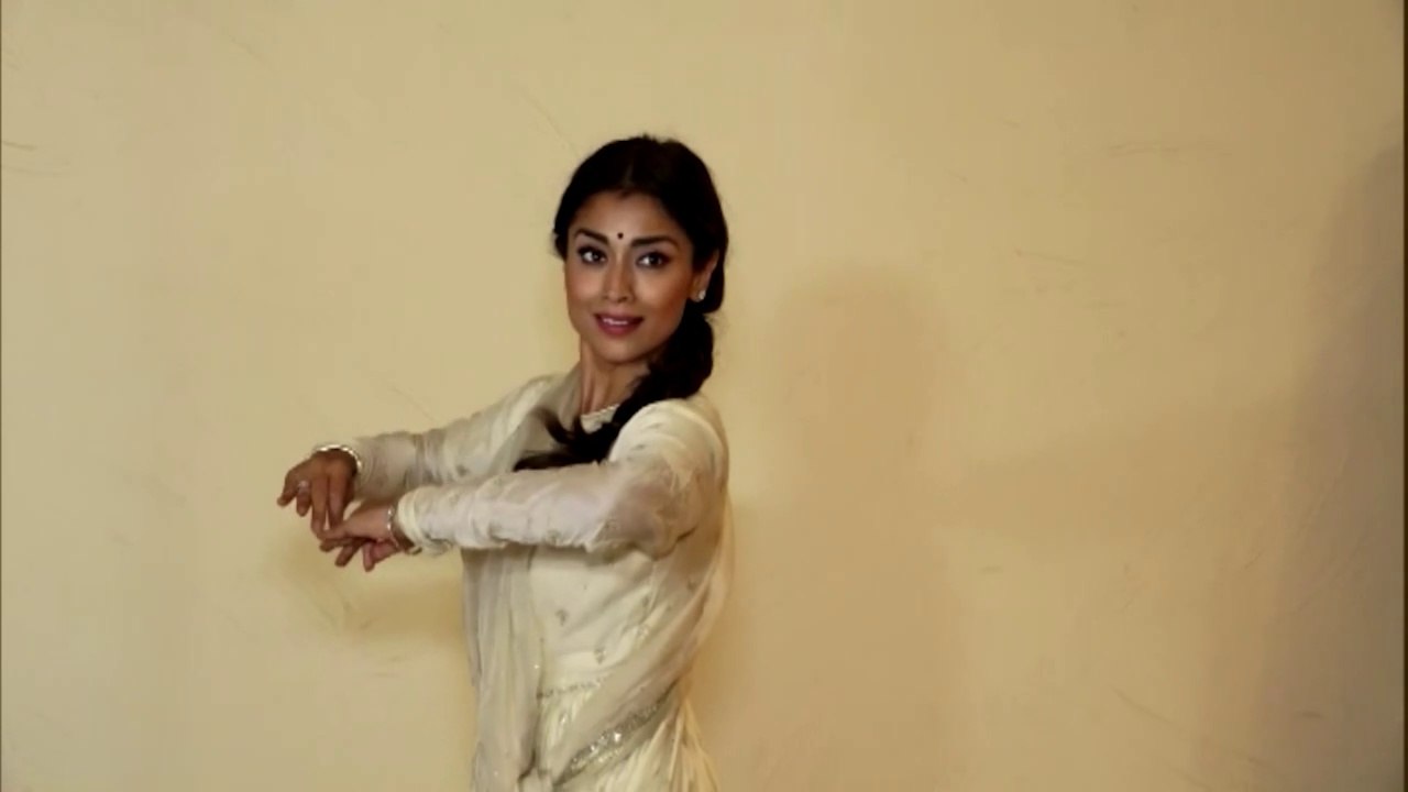 Shriya Saran Celebrates International Dance Day & Perform Kathak Dance