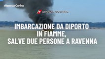 Imbarcazione da diporto in fiamme, salve due persone a Ravenna: il video