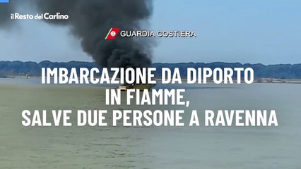 Imbarcazione da diporto in fiamme, salve due persone a Ravenna: il video