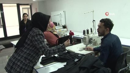 AK Parti vekil adayları Behiye Eker ve Ebru Saraçoğlu işçilerle buluştu