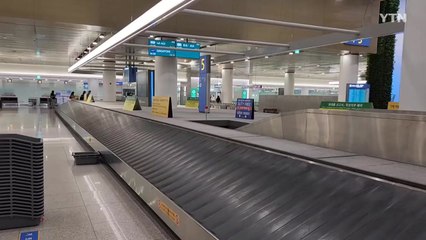 승객 짐 두고 온 아시아나 여객기...도로 한복판 땅꺼짐 / YTN