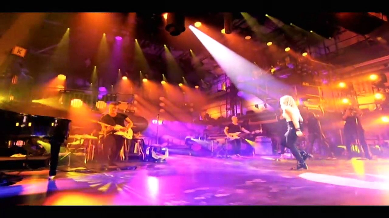 HELENE FISCHER — Sonne Auf Der Haut | Helene Fischer: Das Konzert Aus Dem Kesselhaus - (2017)