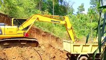 Efficient Truck Loading With the Komatsu PC 195 LC Excavator