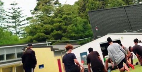 Head High S01 E03