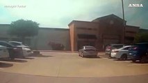 Video shock della sparatoria nel centro commerciale in Texas