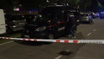 Milano, spari nel parcheggio: mamma e figlia ferite. Caccia all'aggressore