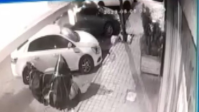 Kahvehaneye silahlı saldırı kamerada