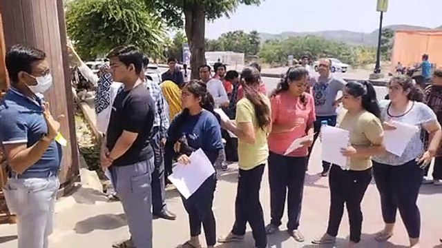 Neet Video: नीट देने पहुंचे स्टूडेंट्स, कड़ी सुरक्षा में परीक्षा