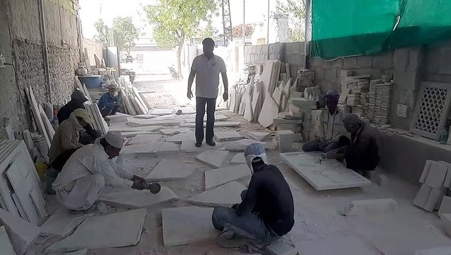 दुनियाभर में संगमरमर की चमक फैलाने वाले कारीगरों की चमक पड़ने लगी फीकी