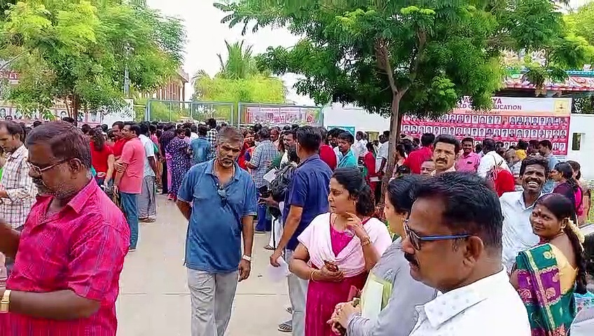 மீண்டும் அதிர்ச்சி.!! நீட் தேர்வுக்கு பயந்து புதுச்சேரி மாணவர் தற்கொலை 