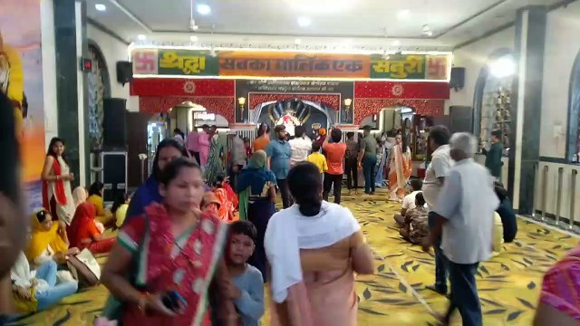 जयपुरी पोशाक में बाबा ने दिए दर्शन, करीब 1 लाख भक्तों ने ग्रहण किया बाबा का प्रसाद