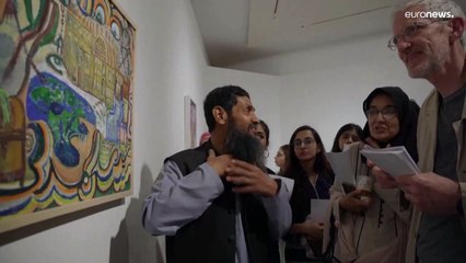 شاهد: سجين سابق في غوانتانامو يعرض عبر لوحاته محنة استمرت 20 عاما