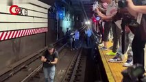 Protestocular metro raylarına atladı Polis ile çatıştı