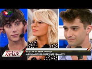 Maria De Filippi in azzurro  Amici: caso unico, significato dell'abito