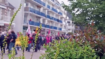 "Vraie fausse manifestation de droite" à La Baule contre les inégalités sociales