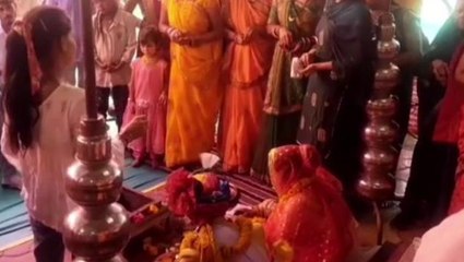 देवास: आर्थिक रूप से कमजोर लड़कियों का समिति ने कराया कन्याओं का विवाह