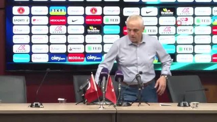 Rıza Çalımbay: "Takımı eksik bırakan arkadaşımız maçın önüne geçti"