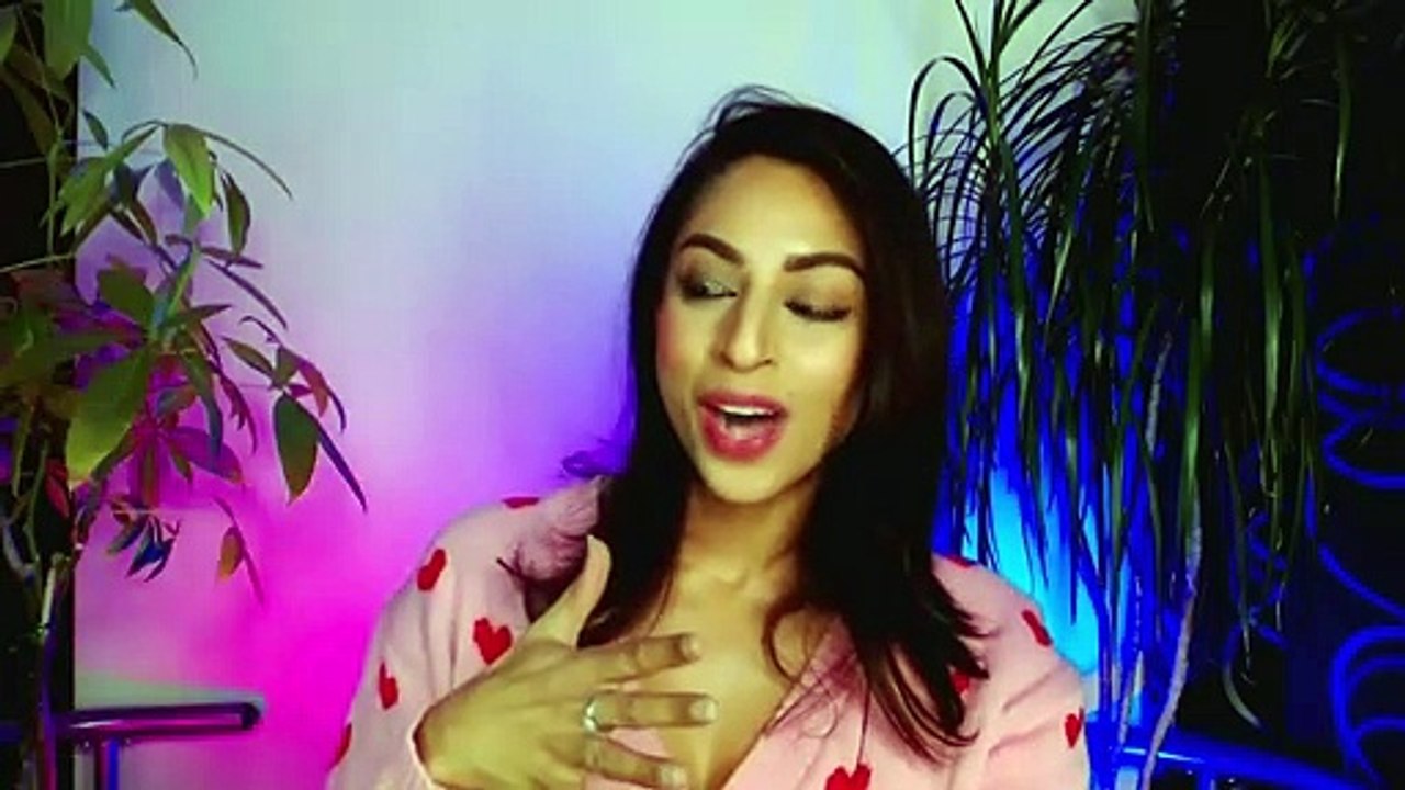 Priyanka Chopra Jonas & Sam Heughan Reveal The Way To Their Hearts