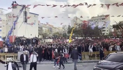 İşte İmamoğlu'nun otobüsünün taşlandığı o an!