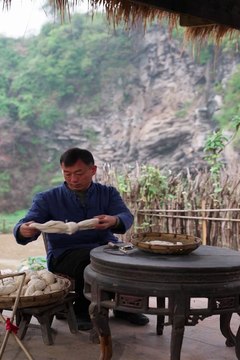 Handmade weaving has history of 5000 year,It have 72 processes to make it silk fabric