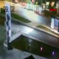 İstanbul'da feci kaza! Koltuktan fırlayan sürücü kendi aracının altında kalarak can verdi