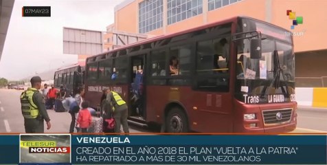 Más de 100 venezolanos son repatriados desde frontera chileno-peruana