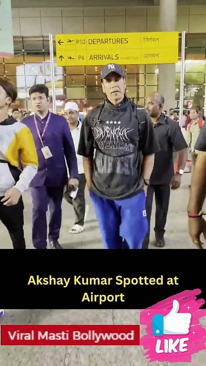 Akshay Kumar Spotted at Airport