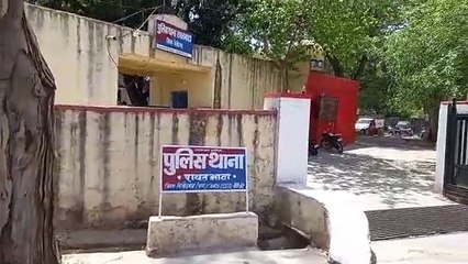युवक घर में परिजनों से कर रहा था मारपीट, मौके पर पहुंची पुलिस तो कर दिया हमला
