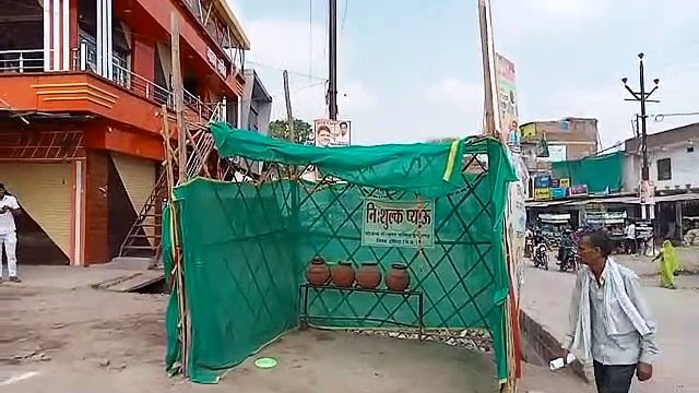 प्याऊ पर रखे रहते हैं खाली मटके, सूखे रह जाते हैं कंठ