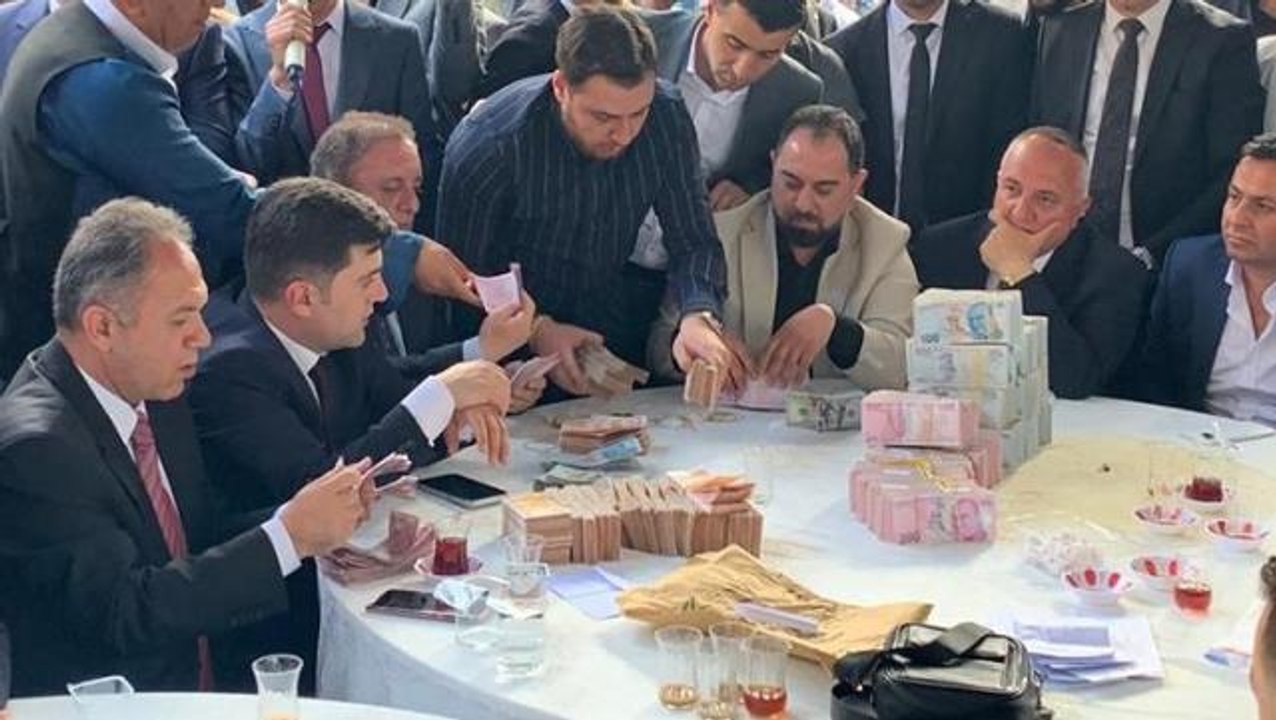 2 gün 2 gece süren aşiret düğününde damada 5 milyon 300 bin TL, geline ise 15 kilo altın takıldı